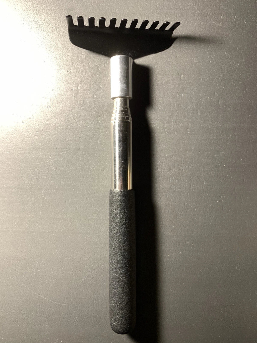 Portable Back Scratcher Extendable Metal For  Men & Women With Dust Bag