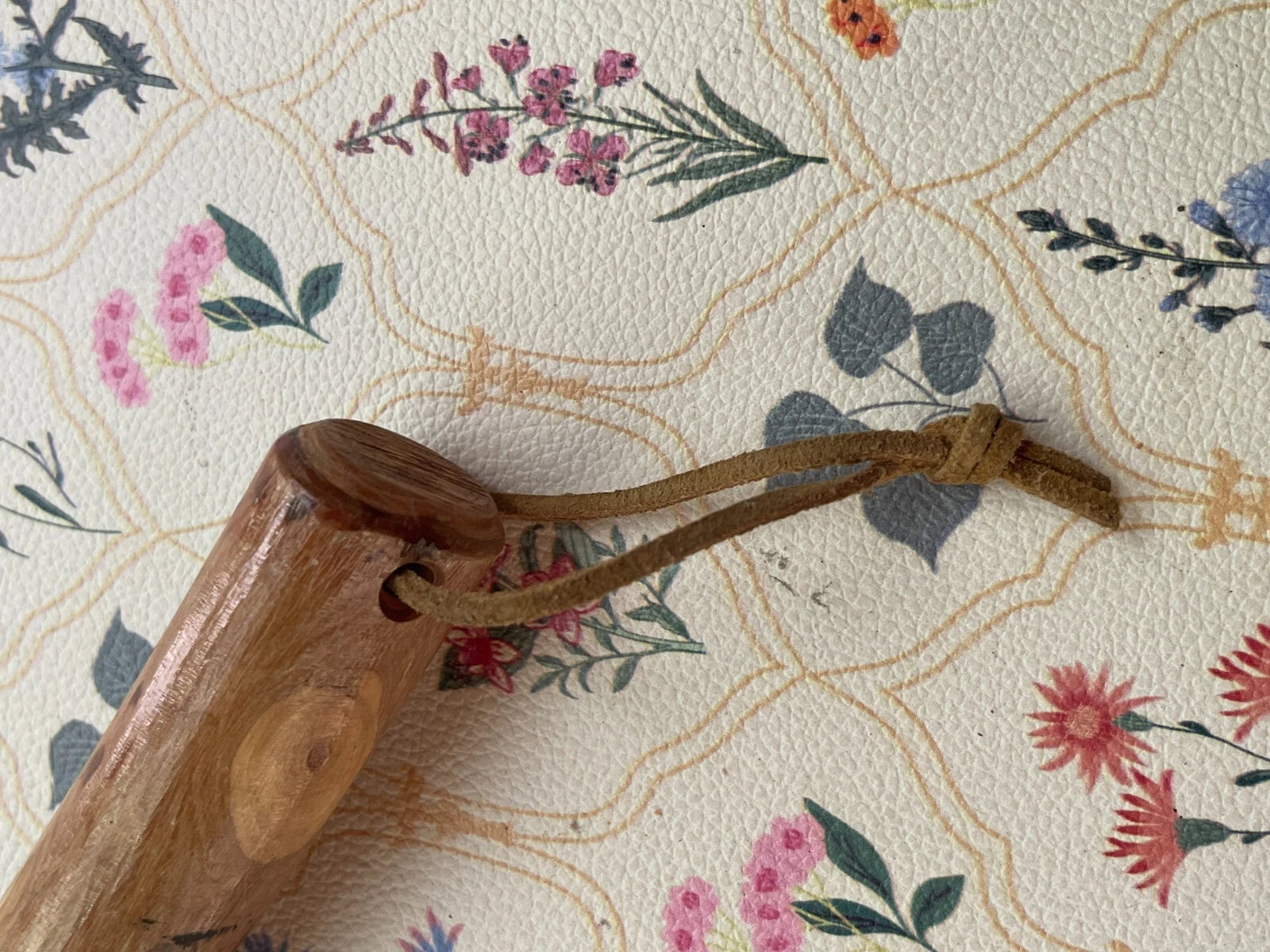 Metal Animal Bear Claw Back Scratcher w/ Wooden Handle 24"