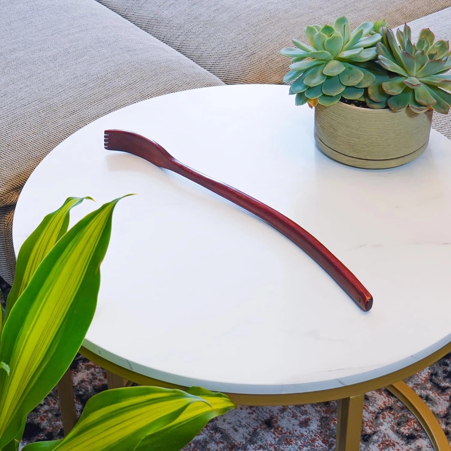 Oversized Wooden Back Scratcher: 18'' Extended Curved Handle