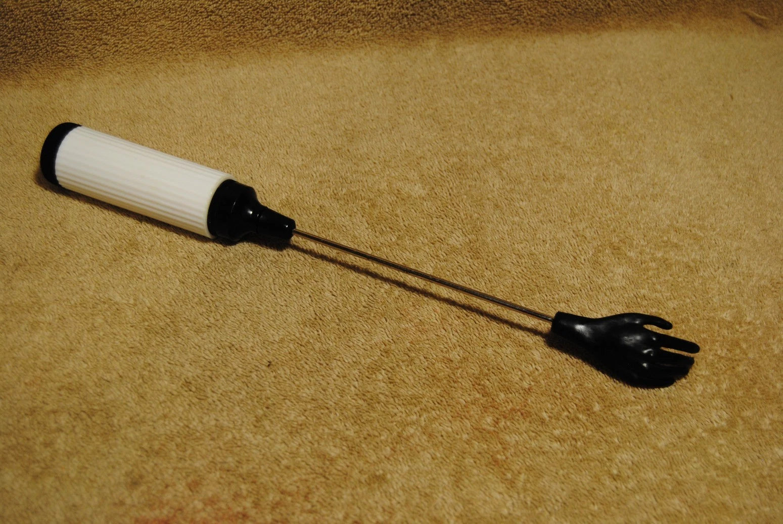 Vintage 1982 Back Scratcher Hand with Exclusive Vibra-Massage No. 701862 w/Box